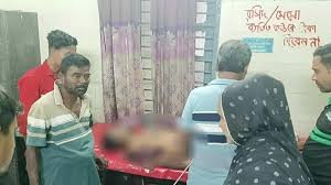 ঝিনাইদহে দুই বাসের মাঝখানে চাপা পড়ে হকার নিহত